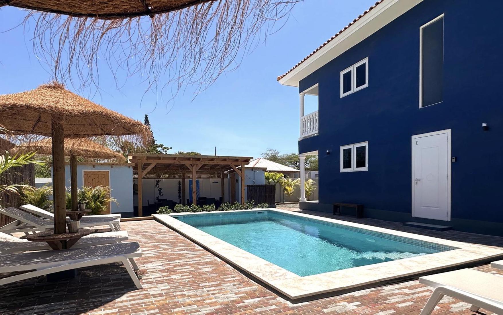 Tiki Blou - Mini Resort Centraal Gelegen Tussen Mambo Beach & Jan Thiel ウィレムスタッド エクステリア 写真