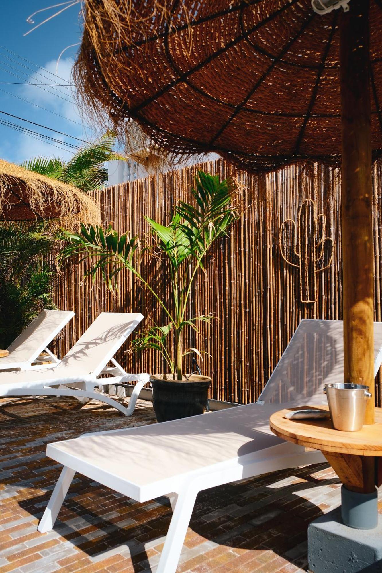 Tiki Blou - Mini Resort Centraal Gelegen Tussen Mambo Beach & Jan Thiel ウィレムスタッド エクステリア 写真